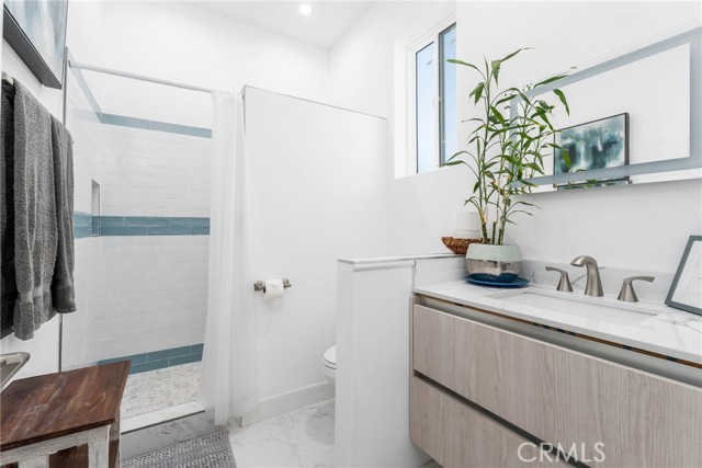 Detail Gallery Image 45 of 60 For 14027 Wyandotte St, Van Nuys,  CA 91405 - 4 Beds | 4 Baths