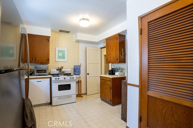 Detail Gallery Image 16 of 61 For 3735 Arbolada, Los Angeles,  CA 90027 - – Beds | – Baths