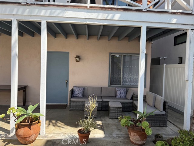 504 1/2 Marigold, Corona del Mar CA: https://media.crmls.org/medias/0154a581-a1f7-4a44-af21-4eaabbc10ba5.jpg