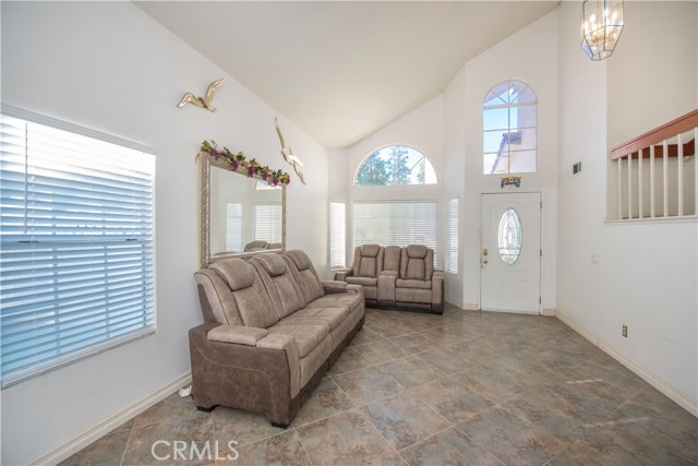 Detail Gallery Image 6 of 38 For 1741 Mojave View Cir, Corona,  CA 92882 - 3 Beds | 2/1 Baths