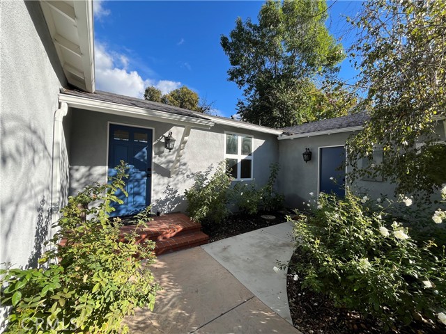 Detail Gallery Image 4 of 33 For 5108 Serrania, Woodland Hills,  CA 91364 - 2 Beds | 3 Baths