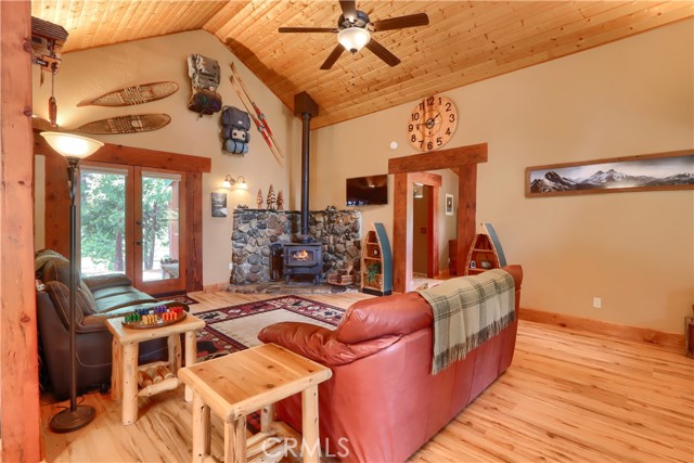 Detail Gallery Image 6 of 69 For 7072 Cranes Nest Rd, Mariposa,  CA 95338 - 1 Beds | 1 Baths