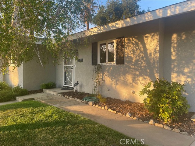 Detail Gallery Image 2 of 23 For 919 Chestnut Ave, Redlands,  CA 92373 - 3 Beds | 3 Baths