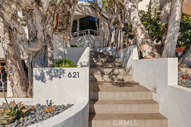 Detail Gallery Image 5 of 44 For 621 6th, Manhattan Beach,  CA 90266 - 3 Beds | 3/1 Baths