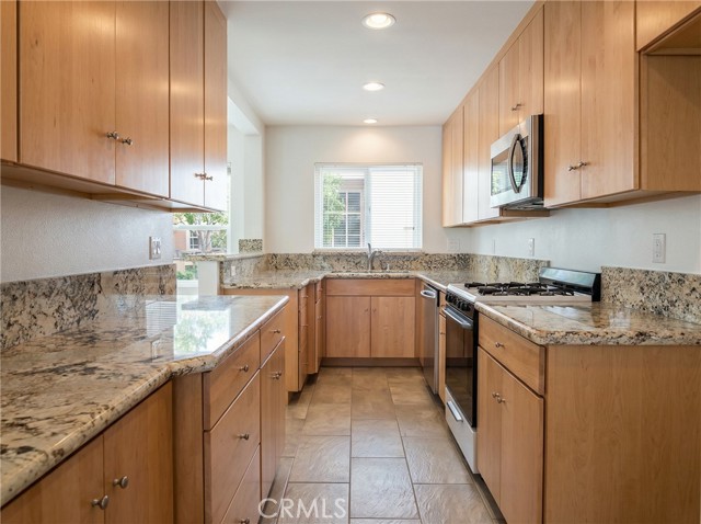 Detail Gallery Image 12 of 26 For 331 Manhattan, Hermosa Beach,  CA 90254 - 3 Beds | 3 Baths