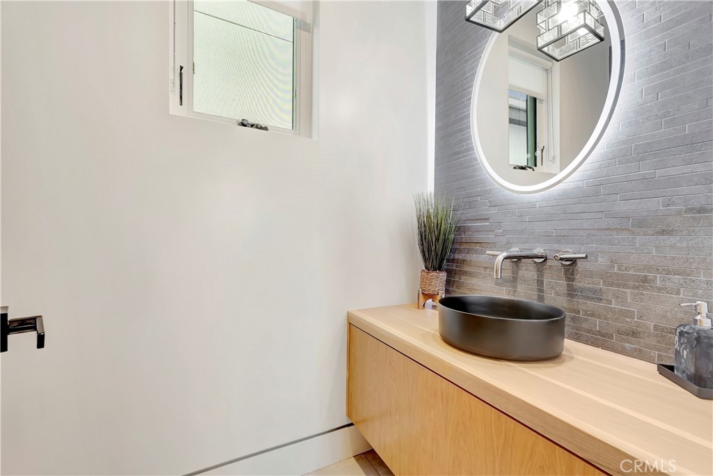 0158f6ed B046 47d0 Ae09 A9329d63ae85