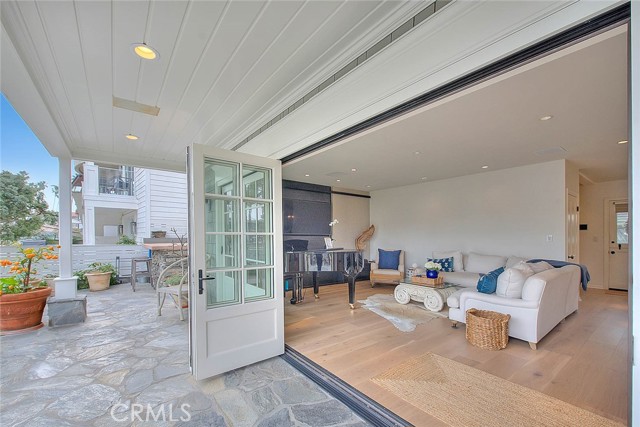 Detail Gallery Image 4 of 59 For 5590 E the Toledo, Long Beach,  CA 90803 - 4 Beds | 4 Baths