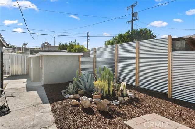 Image 3 for 7825 Troost Ave, Los Angeles, CA 91605