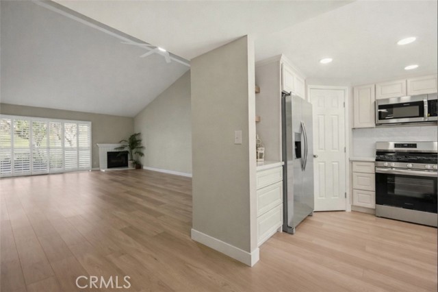 Detail Gallery Image 6 of 43 For 1015 Pebble Beach, Upland,  CA 91784 - 2 Beds | 2 Baths