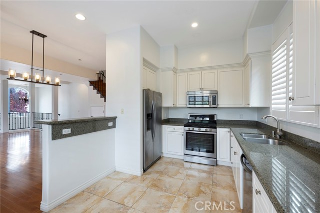 Detail Gallery Image 8 of 36 For 5027 Colfax Ave #1,  Valley Village,  CA 91601 - 3 Beds | 3 Baths