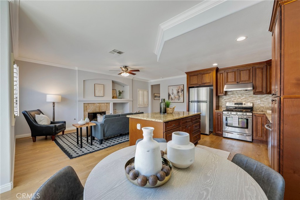 2546 W 235th