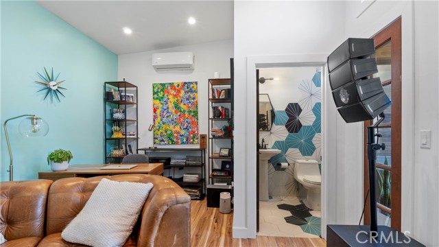 Detail Gallery Image 31 of 38 For 5323 Arlington Ave, Los Angeles,  CA 90043 - 3 Beds | 3 Baths