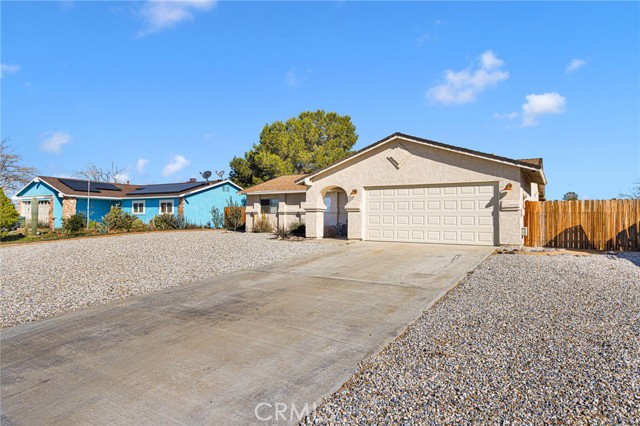 Detail Gallery Image 3 of 23 For 10402 Cimmeron Trail Dr, Adelanto,  CA 92301 - 3 Beds | 2 Baths