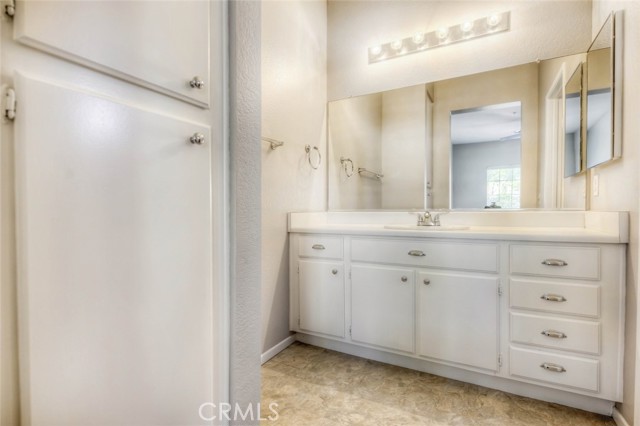 Detail Gallery Image 18 of 32 For 120 Gallery Way, Tustin,  CA 92782 - 3 Beds | 2/1 Baths