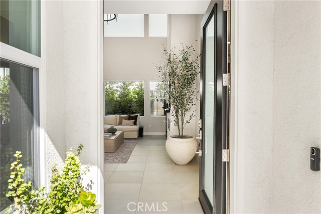 Detail Gallery Image 4 of 64 For 211 Brackens, Lake Forest,  CA 92630 - 4 Beds | 4 Baths