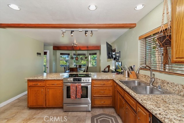 Detail Gallery Image 12 of 35 For 24607 Altdorf Dr, Crestline,  CA 92325 - 3 Beds | 2 Baths