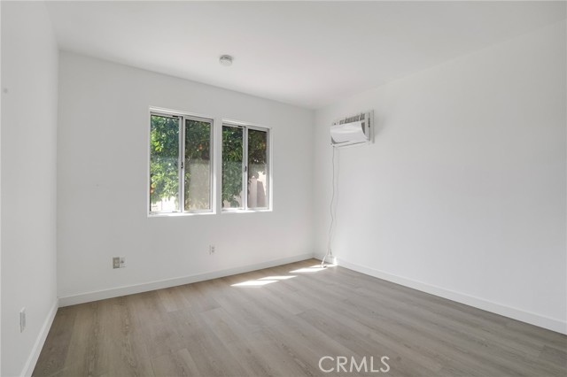 Detail Gallery Image 17 of 24 For 8207 Yarmouth, Reseda,  CA 91335 - 4 Beds | 2 Baths