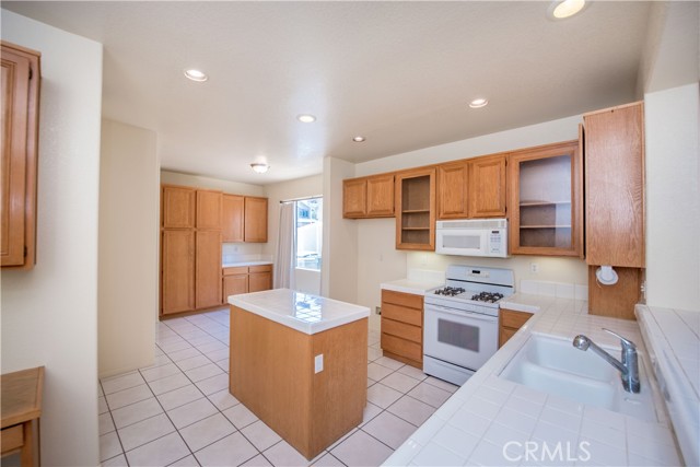 3018 Veranda Lane, Corona CA: https://media.crmls.org/medias/015ffc1c-200a-472b-805a-87642d076fe4.jpg
