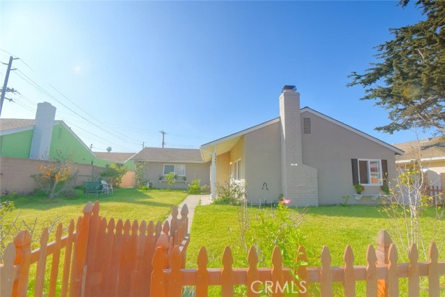 Detail Gallery Image 3 of 30 For 17451 Newland, Huntington Beach,  CA 92647 - 3 Beds | 2 Baths