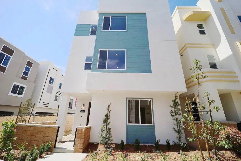 9569 Hammock Place