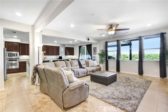 9271 Millionaire Lane, Riverside CA: https://media.crmls.org/medias/0160e088-4c0f-4593-bb06-cada0c70b7ba.jpg