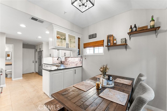 Detail Gallery Image 6 of 38 For 4700 Warner Avenue #112,  Huntington Beach,  CA 92649 - 3 Beds | 2/1 Baths