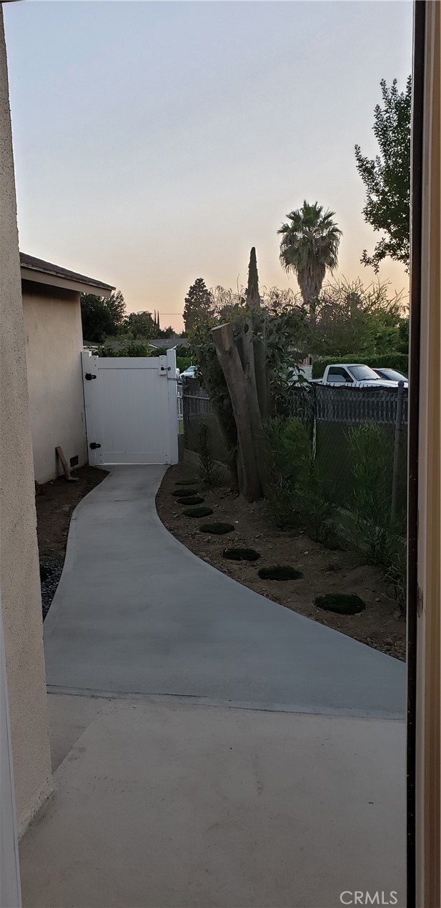 https://media.crmls.org/medias/01633d86-7d82-4aa7-9f34-41defc115002.jpg?preset=X-Large