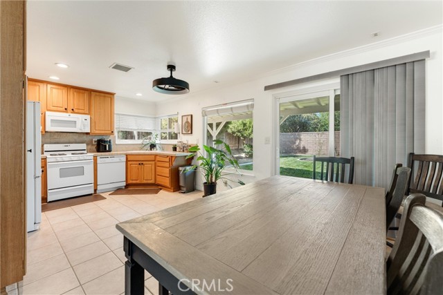 Detail Gallery Image 13 of 26 For 43019 Cromley Ct, Lancaster,  CA 93534 - 3 Beds | 2 Baths