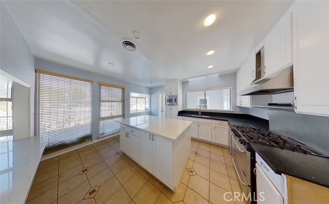 19128 Prairie Street, Northridge CA: https://media.crmls.org/medias/016375ef-2507-4cf7-a258-7529d689572a.jpg