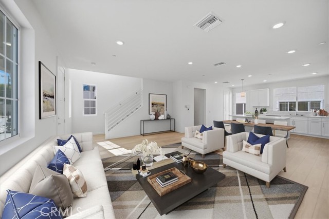 Detail Gallery Image 4 of 32 For 4862 Arroyo Run, Moorpark,  CA 93021 - 3 Beds | 2/1 Baths