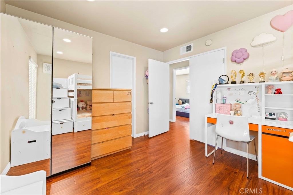 MLS #DW25238527 image #9