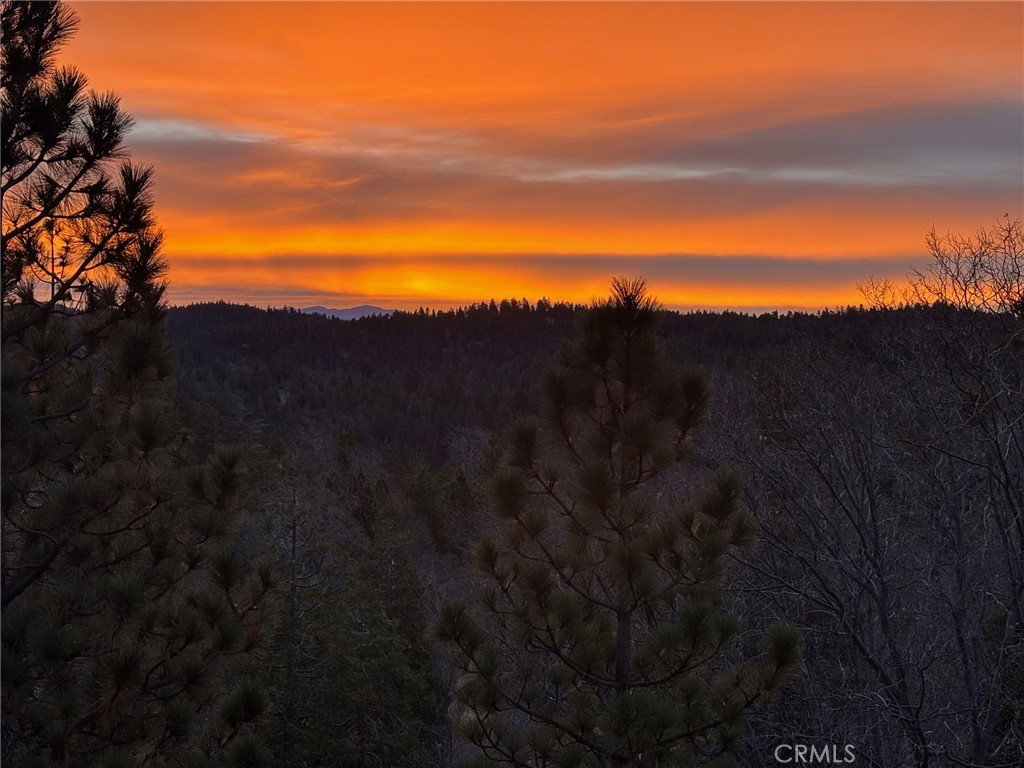 https://media.crmls.org/medias/01642e73-0ea3-4785-8b0d-99de3642d119.jpg?preset=X-Large