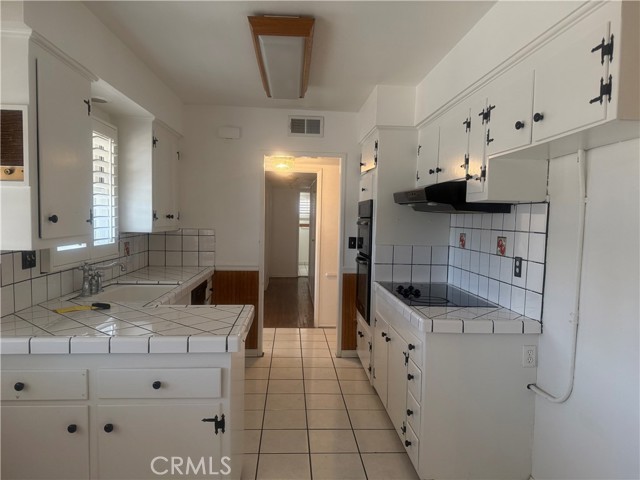 Detail Gallery Image 6 of 9 For 5667 Newbury Ave, San Bernardino,  CA 92404 - 3 Beds | 2 Baths