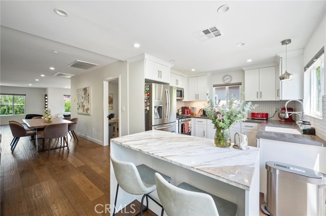 Detail Gallery Image 10 of 35 For 17642 Calvert St, Encino,  CA 91316 - 4 Beds | 2/1 Baths