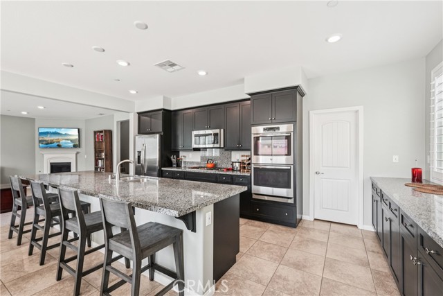 Detail Gallery Image 14 of 43 For 5371 Salt Bush Way, Fontana,  CA 92336 - 4 Beds | 3 Baths