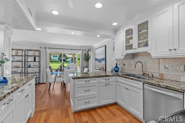 Detail Gallery Image 15 of 31 For 525 Vista Flora, Newport Beach,  CA 92660 - 3 Beds | 2/1 Baths