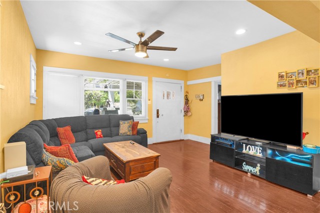 776 Stanley Avenue, Long Beach CA: https://media.crmls.org/medias/0165b3b4-3855-4834-bc47-e1f970847f70.jpg
