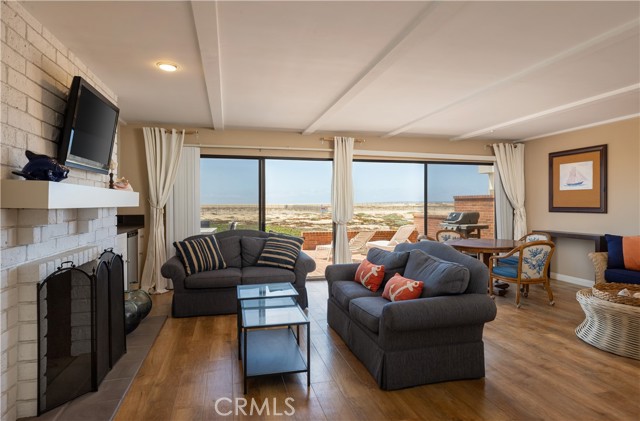 Detail Gallery Image 11 of 27 For 1303 E Balboa Bld, Newport Beach,  CA 92661 - 3 Beds | 2/1 Baths