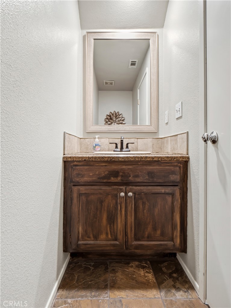 https://media.crmls.org/medias/01662b80-8218-48ff-a4fb-f46c35b1fff4.jpg?preset=X-Large