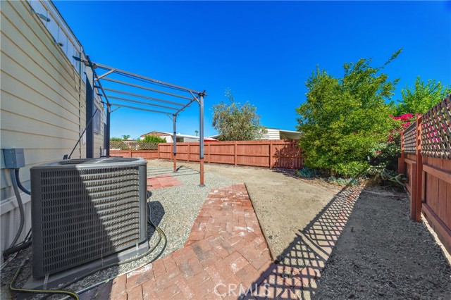 575 S Lyon, Hemet CA: https://media.crmls.org/medias/0166d6df-d104-4a6e-8426-4a8e355ee920.jpg