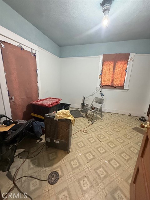 Detail Gallery Image 4 of 20 For 860 W 54th, Los Angeles,  CA 90037 - – Beds | – Baths