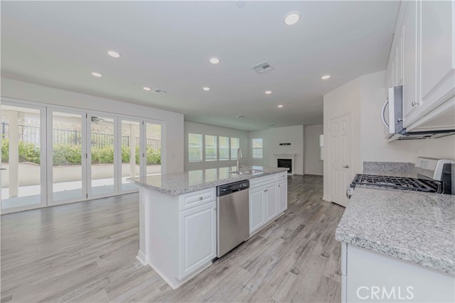 Detail Gallery Image 12 of 42 For 24764 Rockston Dr, Corona,  CA 92883 - 5 Beds | 3 Baths