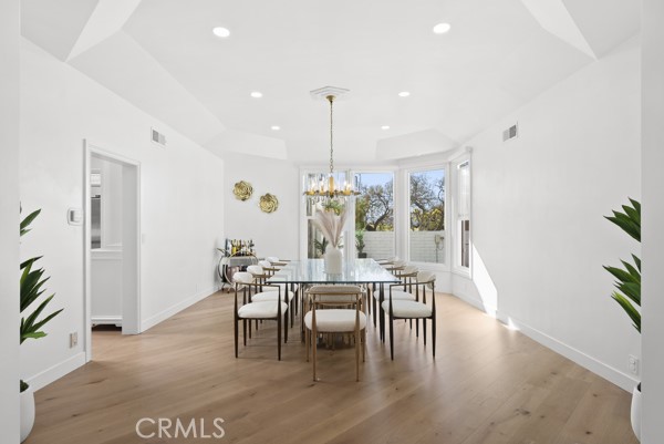 Detail Gallery Image 14 of 67 For 9514 Oakridge Pl, Chatsworth,  CA 91311 - 6 Beds | 6 Baths