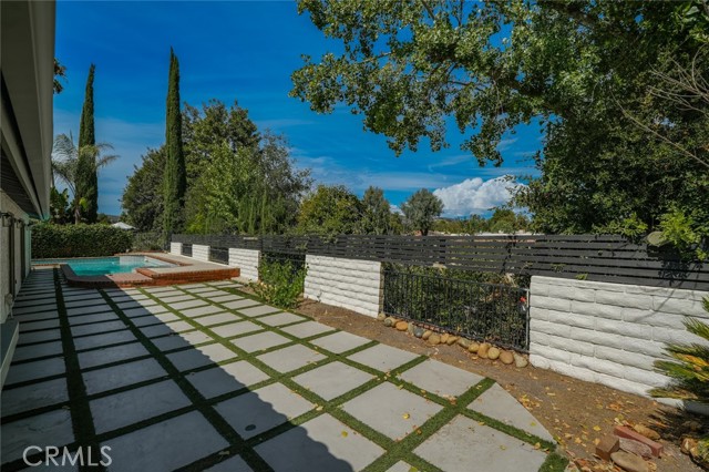 Detail Gallery Image 33 of 38 For 2257 Glastonbury, Westlake Village,  CA 91361 - 4 Beds | 2 Baths