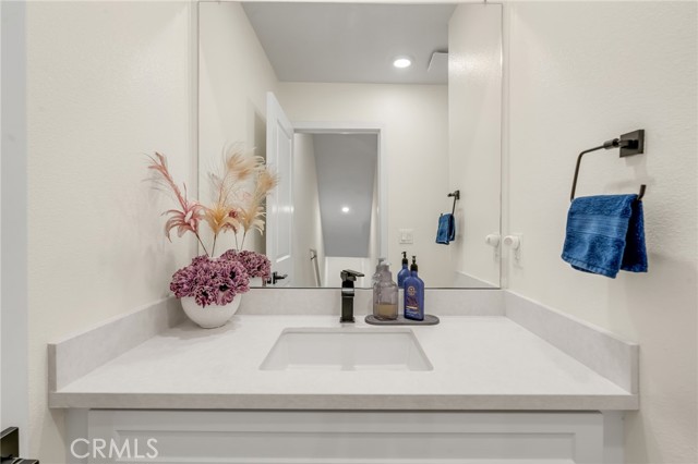 Detail Gallery Image 8 of 47 For 11753 Florence Ave #5,  Santa Fe Springs,  CA 90670 - 2 Beds | 3 Baths