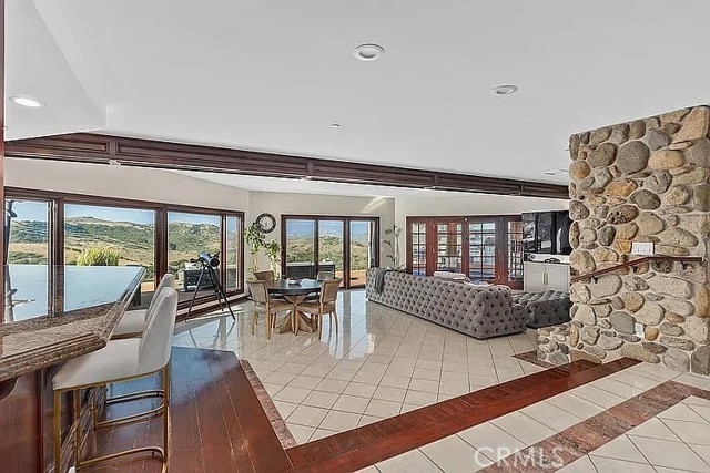 Detail Gallery Image 9 of 37 For 868 Avenida Acapulco, San Clemente,  CA 92672 - 5 Beds | 4/1 Baths