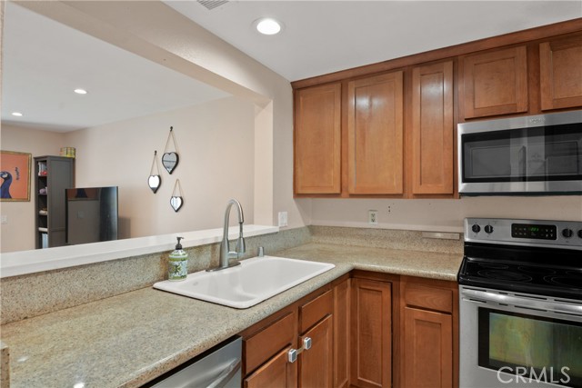 101 Abbeywood Lane, Aliso Viejo CA: https://media.crmls.org/medias/0170a5f0-9f00-44e7-8152-eb18af66174f.jpg