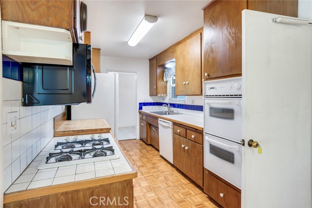 1242 N Dalton Avenue, Azusa CA: https://media.crmls.org/medias/0170ffe0-8255-46a3-a600-7a0c09fe87eb.jpg