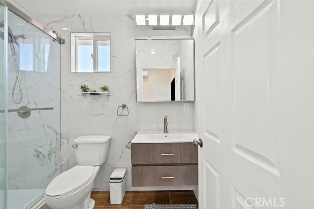 Detail Gallery Image 8 of 33 For 6920 1/2 Loma Verde, Canoga Park,  CA 91303 - 3 Beds | 3 Baths