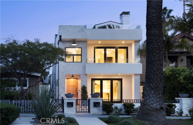 Detail Gallery Image 1 of 1 For 702 Marguerite Ave, Corona Del Mar,  CA 92625 - 3 Beds | 3/1 Baths